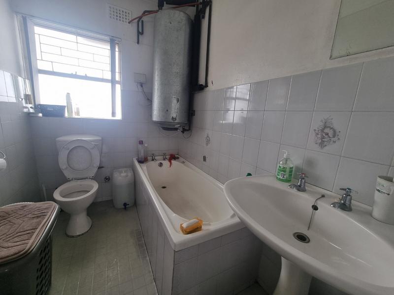 2 Bedroom Property for Sale in Goodwood Central Western Cape